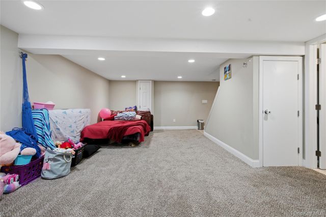 5 Wheeler Court, Deer Park, NY 11729