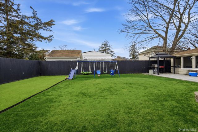 5 Wheeler Court, Deer Park, NY 11729