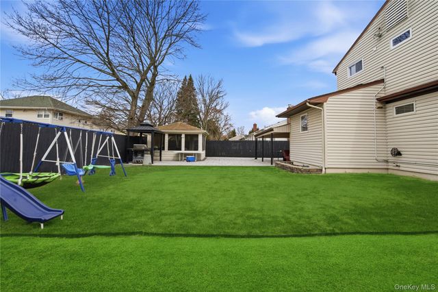 5 Wheeler Court, Deer Park, NY 11729