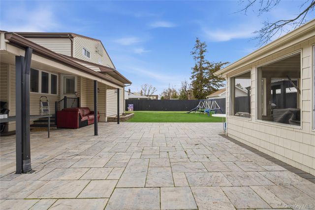 5 Wheeler Court, Deer Park, NY 11729