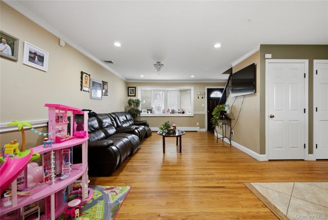 5 Wheeler Court, Deer Park, NY 11729