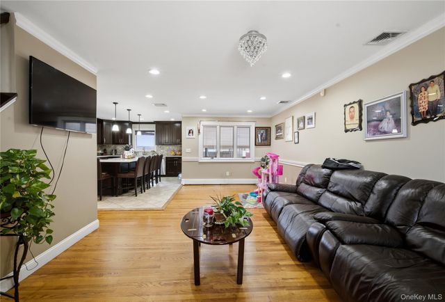 5 Wheeler Court, Deer Park, NY 11729