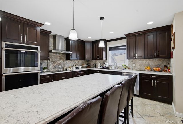 5 Wheeler Court, Deer Park, NY 11729