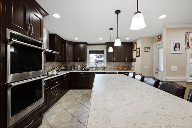 5 Wheeler Court, Deer Park, NY 11729