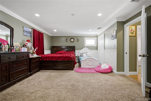 5 Wheeler Court, Deer Park, NY 11729