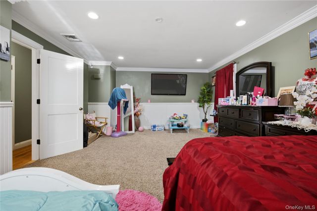 5 Wheeler Court, Deer Park, NY 11729