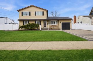 5 Wheeler Court, Deer Park, NY 11729