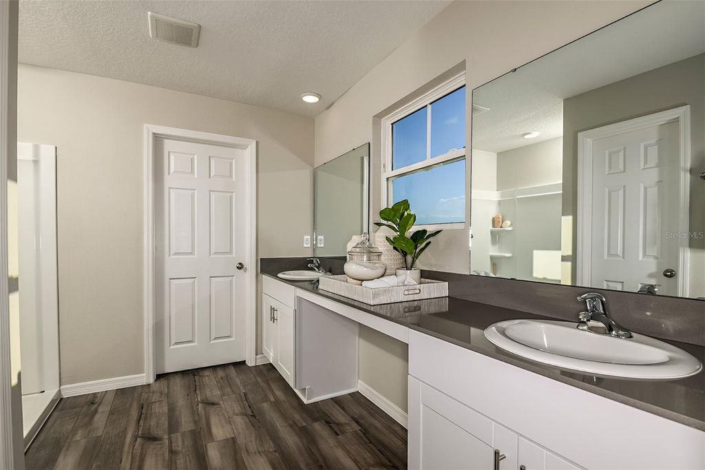 Image 16 of property listing at 1095 FORESHORE LANE, Haines City, FL 33844