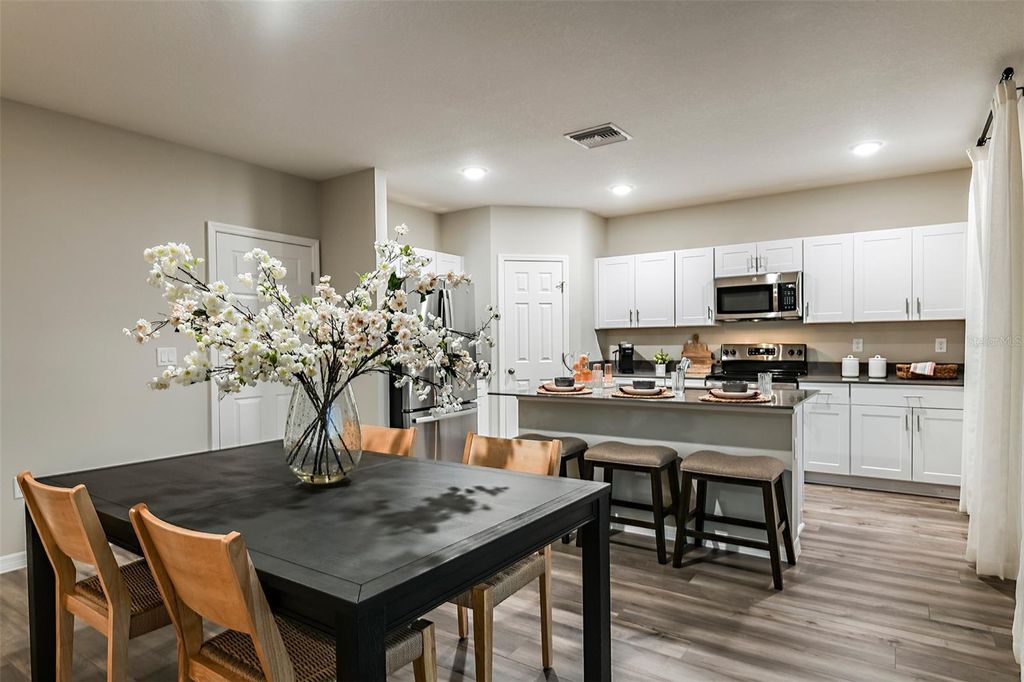 Image 6 of property listing at 1095 FORESHORE LANE, Haines City, FL 33844