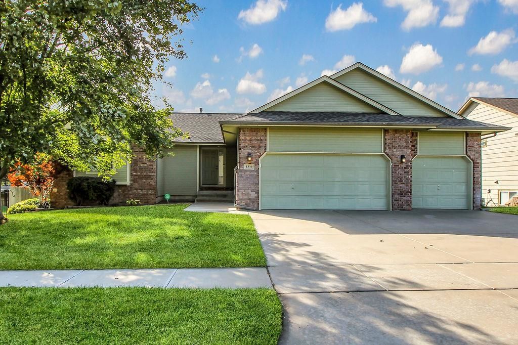 1339 S Summit Rd, Derby, KS 67037