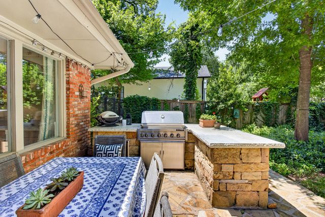 3712 Fox Hollow Street, Fort Worth, TX 76109