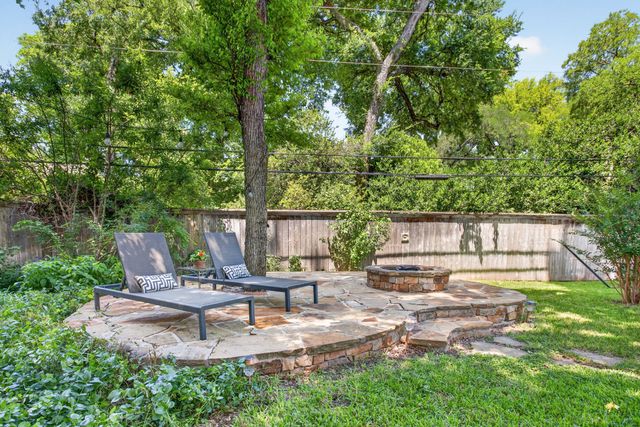 3712 Fox Hollow Street, Fort Worth, TX 76109
