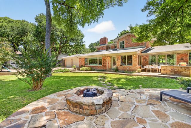3712 Fox Hollow Street, Fort Worth, TX 76109