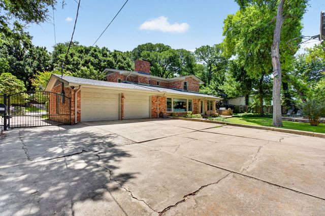 3712 Fox Hollow Street, Fort Worth, TX 76109