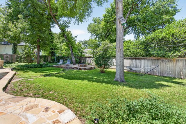3712 Fox Hollow Street, Fort Worth, TX 76109