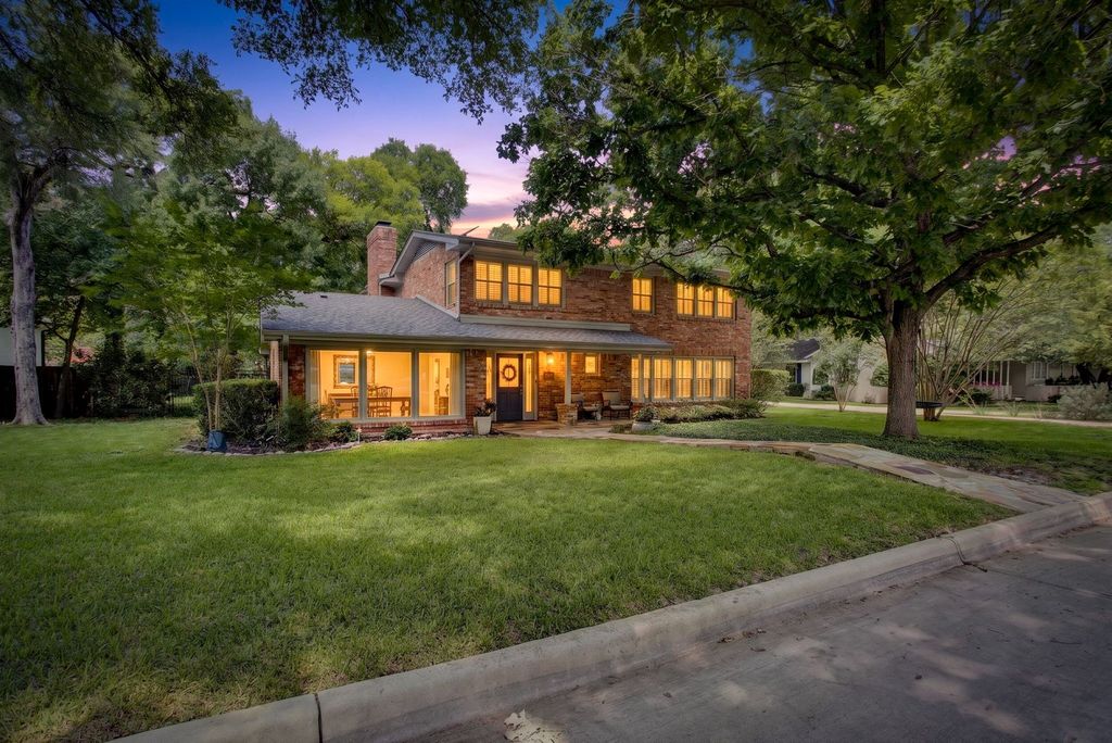 3712 Fox Hollow Street, Fort Worth, TX 76109