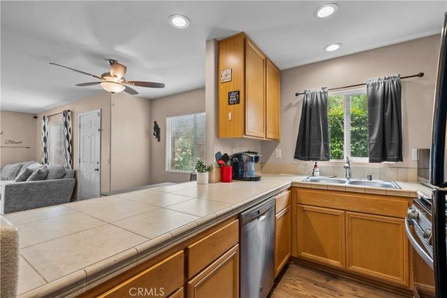 14552 Foothill, Sylmar, CA 91342