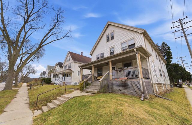 1601 S 85th STREET, West Allis, WI 53214