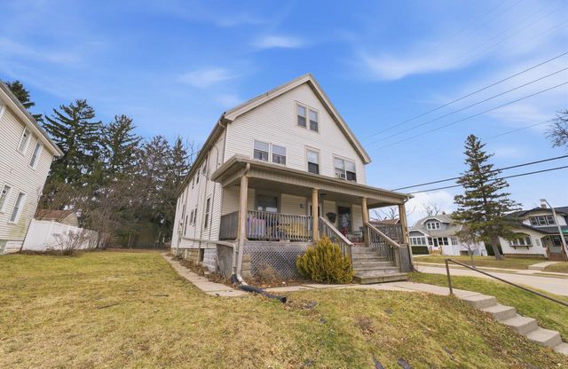 1601 S 85th STREET, West Allis, WI 53214