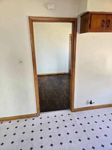 1601 S 85th STREET, West Allis, WI 53214