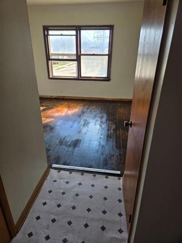 1601 S 85th STREET, West Allis, WI 53214