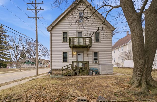 1601 S 85th STREET, West Allis, WI 53214