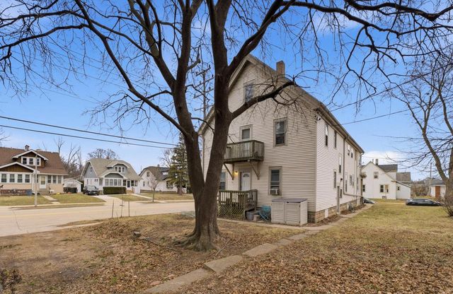 1601 S 85th STREET, West Allis, WI 53214