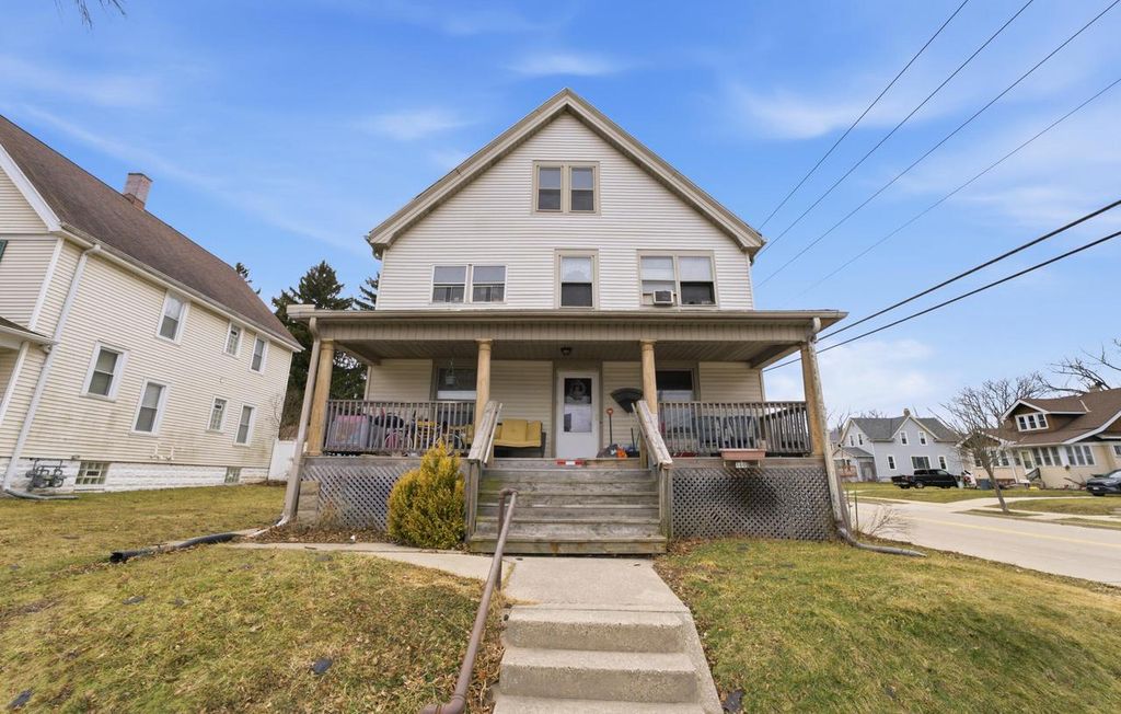 1601 S 85th STREET, West Allis, WI 53214