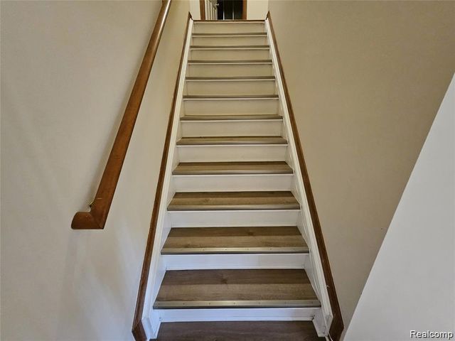 15801 Toulouse, Fraser, MI 48026