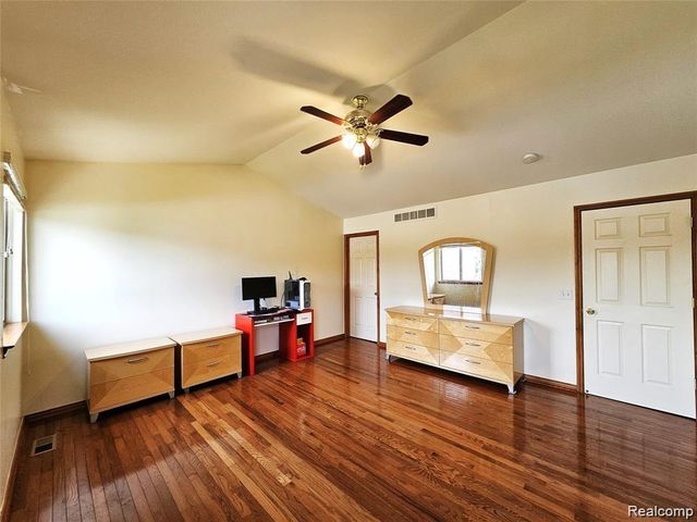 15801 Toulouse, Fraser, MI 48026