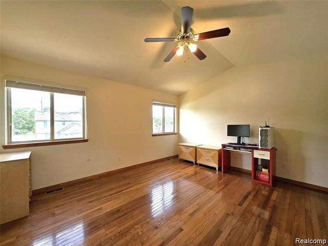 15801 Toulouse, Fraser, MI 48026