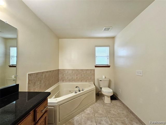 15801 Toulouse, Fraser, MI 48026