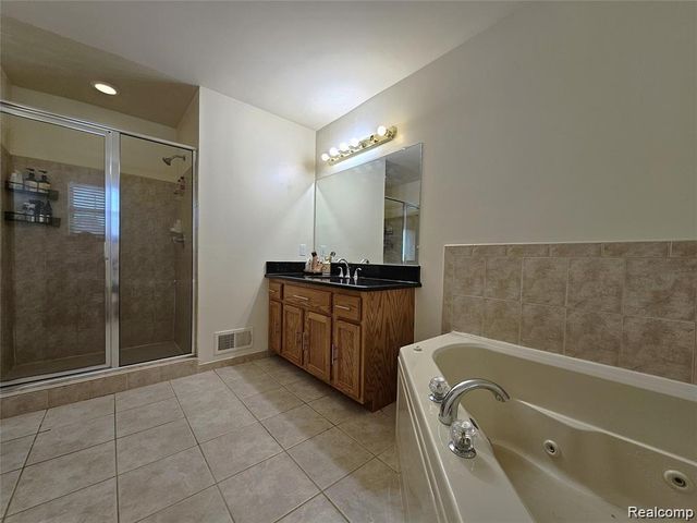 15801 Toulouse, Fraser, MI 48026