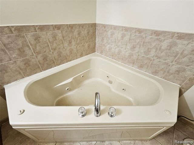 15801 Toulouse, Fraser, MI 48026