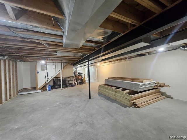15801 Toulouse, Fraser, MI 48026