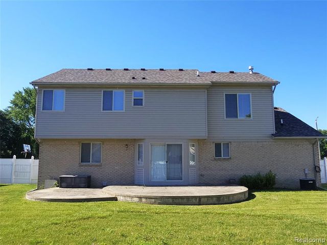 15801 Toulouse, Fraser, MI 48026