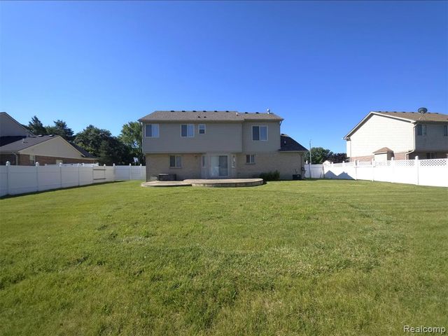 15801 Toulouse, Fraser, MI 48026