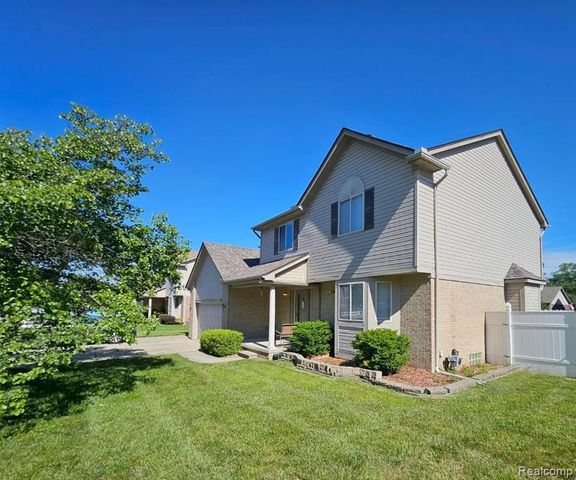 15801 Toulouse, Fraser, MI 48026
