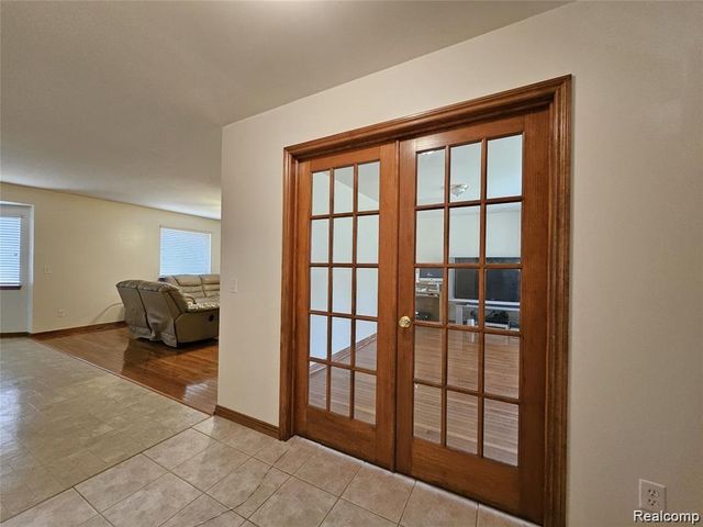 15801 Toulouse, Fraser, MI 48026