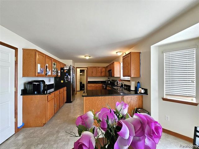 15801 Toulouse, Fraser, MI 48026