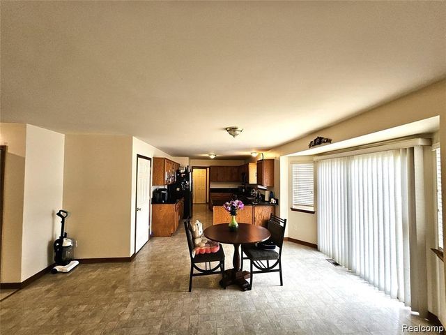 15801 Toulouse, Fraser, MI 48026