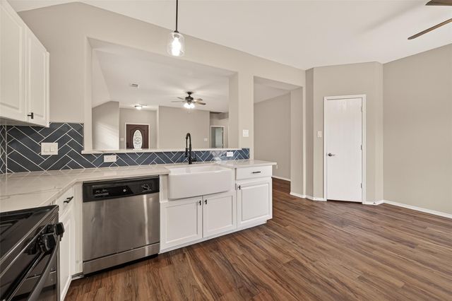 9418 Belleclaire Lane, Houston, TX 77044