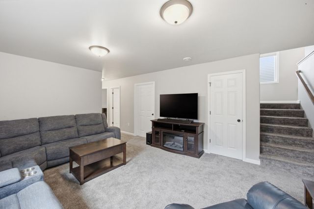6717 71st Avenue S, Horace, ND 58047