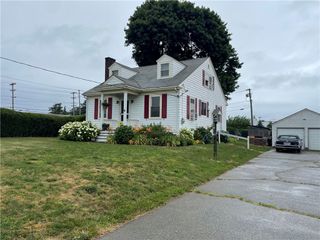 14 Forest Avenue, Middletown, RI 02842
