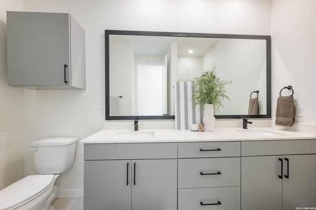 719 E Locust St Unit 2110, San Antonio, TX 78212