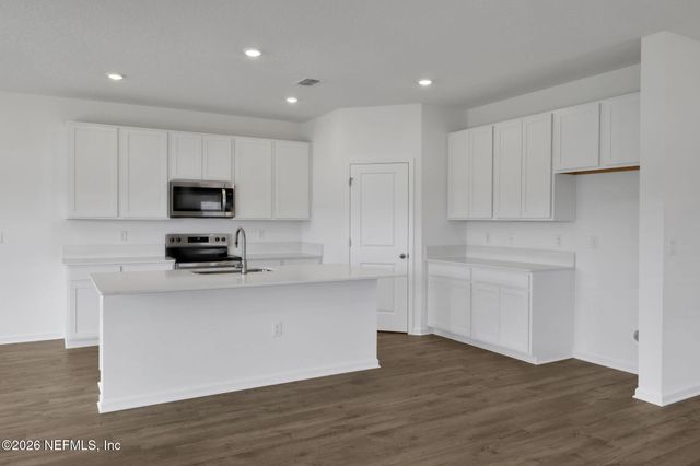 5700 LAGOON CRUISE Way, Jacksonville, FL 32234