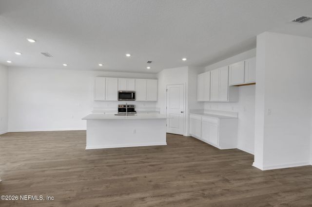 5700 LAGOON CRUISE Way, Jacksonville, FL 32234