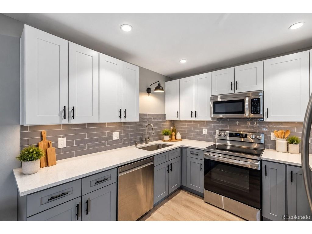 775 S Alton Way 5D, Denver, CO 80247
