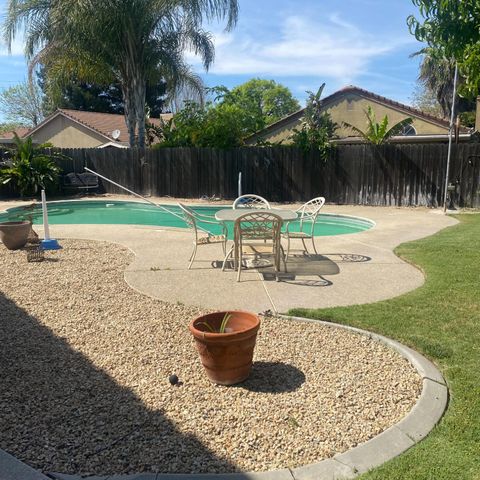 1095 Skyway Ct, Turlock, CA 95380