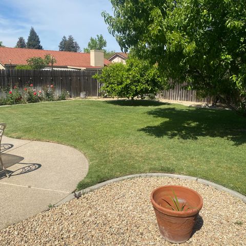 1095 Skyway Ct, Turlock, CA 95380